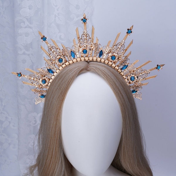 Couronne Halo, casque Halo doré avec cristal bleu, casque Queen avec papillon, bandeau Halo de mariée, couronne de mariage Boho, couronne de déesse