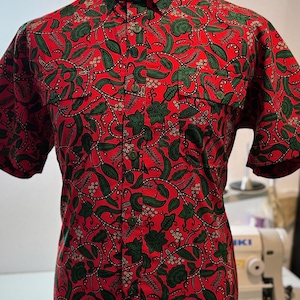 Kühnes Kurzarm-Herrenhemd mit afrikanischem Print | Handgemachtes Ankara Hemd | Lebendiges Wachsdruck-Shirt | Sommer Festival Shirt | Individuell