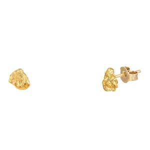 Stud earrings with shiny gold nuggets