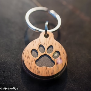Wisiorek z odciskiem łapy SVG • Szablon Glowforge Cricut • Brelok do kluczy DIY z drewna i skóry • Akcesoria i prezenty dla miłośników psów • Plik do użytku komercyjnego