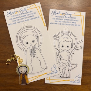 FARBEN SIE IHRE EIGENEN Shrink a Saint | Saint Rucksackanhänger | Katholisches Kinderhandwerk | Katholisches Geschenk