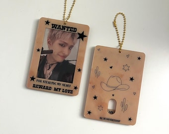Póster de SE BUSCA inspirado en Ateez, vaquero, acrílico, soporte para fototarjeta K-pop / regalo K-pop
