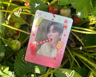 Lindo portatarjetas de acrílico Kpop Tanghulu 'berry cute'