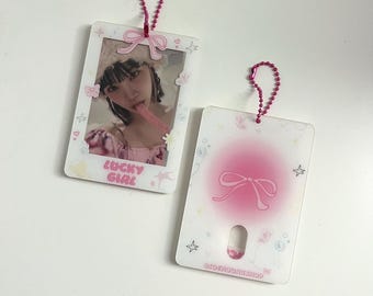 Lindo portatarjetas fotográficas K-pop acrílico con lazo de "chica afortunada"