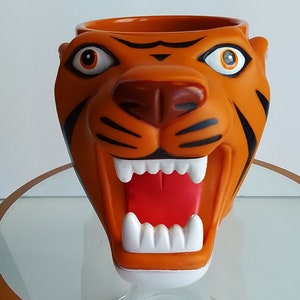 Ringling Brothers ,Barnum and  Bailey  3D Plastic Cup/ Mug .Vintage Circus Souvenir Tiger ,Teeth Handle