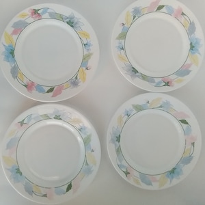 Arcopal Floral Pastel Fliwers Salad Plates Vintage Made in France set of 4