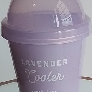 Lavender Coller Freshly Blended aroma scented candle By DW Home 3.4 oz looks like a drink smoothie with silicon lid