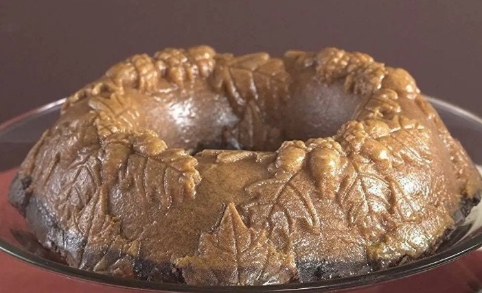 Nordic Ware Fall Harvest Autumn Wreath Bundt Cake Pan Non Stick