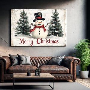 K&ouml;nnte beinhalten: Eine Weihnachtskarte im Vintage-Stil mit einem Schneemann mit rotem Schal und schwarzem Zylinder, der zwischen zwei schneebedeckten Kiefern steht. Die Karte tr&auml;gt den Schriftzug "Merry Christmas".