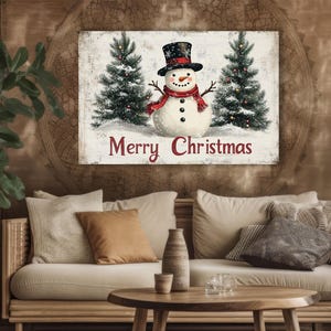 K&ouml;nnte beinhalten: Eine Weihnachtskarte im Vintage-Stil mit einem Schneemann mit rotem Schal und Hut, der zwischen zwei schneebedeckten Kiefern steht. Die Karte tr&auml;gt den Text "Merry Christmas" in roten Buchstaben.