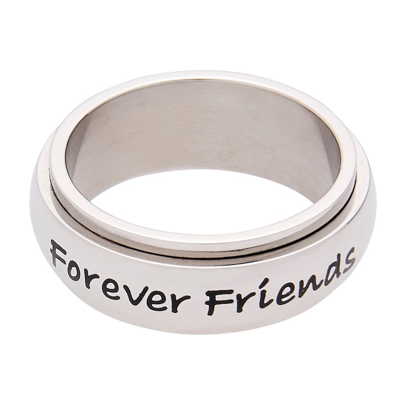 Peut inclure: Une bague tournante en argent avec les mots "Forever Friends" grav&eacute;s sur la bande.