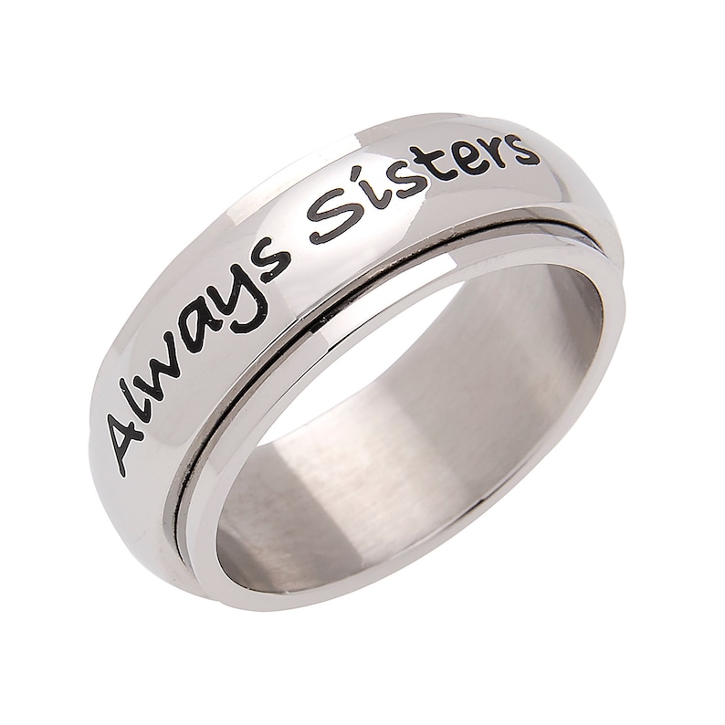 Peut inclure: Une bague tournante en argent avec les mots "Always Sisters" grav&eacute;s sur la bande.
