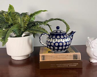Vibrant Polish Stoneware Teapot – Classic Peacock Eye Motif