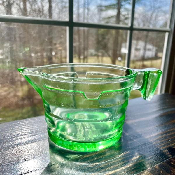 Retro Handy-Andy Juice Extractor Green Depression Glass Measuring Cup