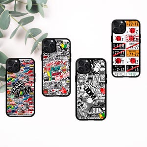 Peut inclure: Quatre étuis pour iPhone différents avec un fond noir et une variété d'autocollants colorés et noir et blanc. Les autocollants comprennent du texte japonais, des pièces de voiture et les mots "Eat Sleep Drift Japanese" et "Eat Sleep JDM".