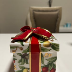 Tiffany & Co. TIFFANY HOLIDAY 4” Square Lidded Trinket Dish