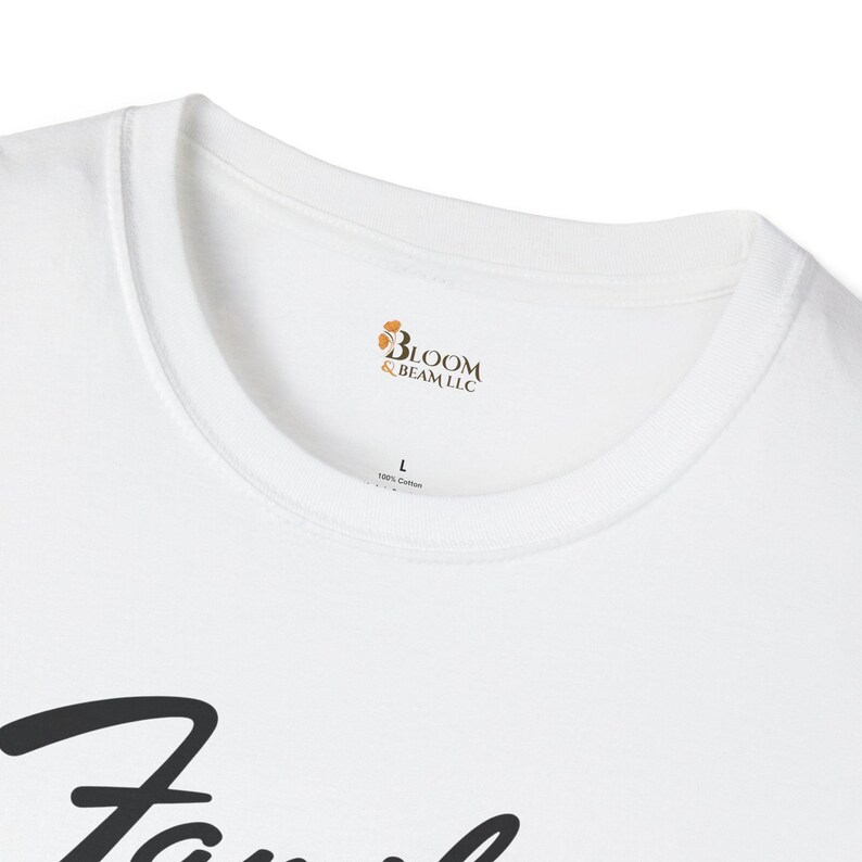 Familia in Fender Letters Script Tee | T-Shirt image 7