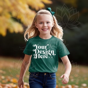 Bambini Bella tela 3001 verde bambini camicia Mockup ragazze t-shirt Mock up verde autunno Mockup bambino Tshirt Download digitale