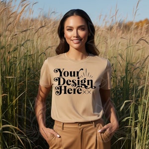 Bella Canvas 3001 Sand T-shirt Mockup, Fall Mockup, Autumn Tee Shirt Mockup Modello donna, Boho Mockup, BC 3001 Sand Shirt Mockup Scarica