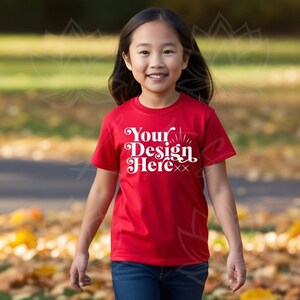 Bambini Bella Canvas 3001 Camicia rossa per bambini Mockup T-shirt per ragazze Mock up Red Fall Mockup Tshirt per bambini Download digitale