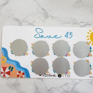 Save 45 Beach Scratch und Save Challenge | A6 Größe Spar-Challenge | Urlaub, Reise, Sommer | Sparen Sie Bargeld mit niedrigem Einkommen