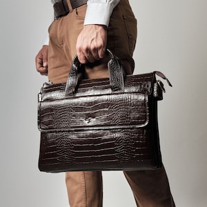 Sac pour ordinateur portable en alligator pour homme et femme Sac en cuir de vache crocodile marron fait main de meilleure qualité Sac pour ordinateur portable
