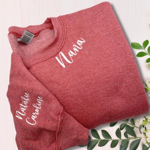 Maglione natalizio personalizzato per la nonna - Felpa Mimi ricamata con nome del nipote - Felpa girocollo per la nonna - Annuncio di gravidanza