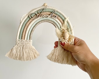 Gepersonaliseerde regenboog, kinderkamerdecoratie, wanddecoratie kinderkamer, deurbordje, naambordje, macramé regenboog, wandhanger babykamer