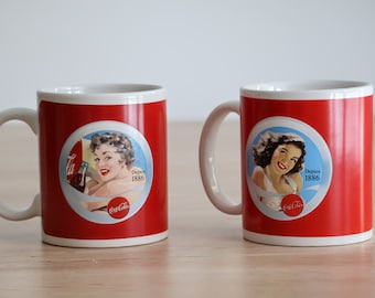 Français lot de 2 tasses de collection Coca-Cola en céramique • Mugs à imprimé femme d'époque • années 60 • femme