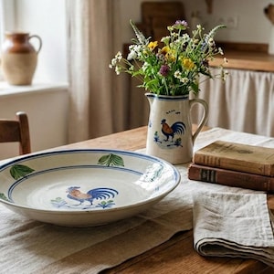 Duży, ręcznie malowany talerz w stylu vintage „Kogut i liście” – rustykalny ceramiczny talerz w stylu azjatyckim / sztuka ludowa – dekoracja ścienna do kuchni