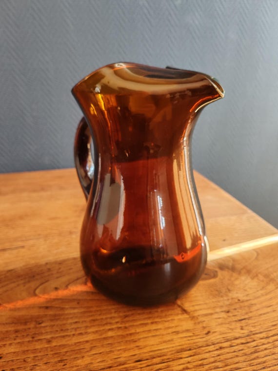 Carafe en verre ambré vintage ancienne - Arts de la table