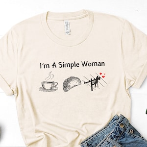 Camiseta Mulher Simples Lineman Wife: Café, Tacos, Amor