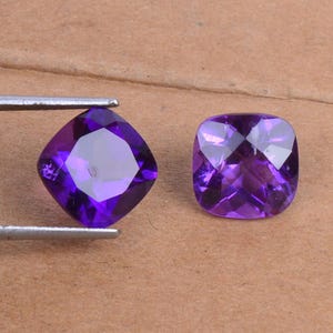 100% natürlicher bolivianischer lila Amethyst 8,20 Cts Atemberaubende tiefe Farbtöne Unbehandeltes natürliches Edelsteinkissen facettierte lose Schmuckverwendung Edelsteinpaar