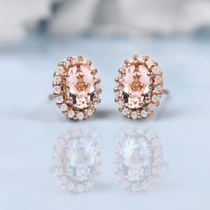 楕円形のハロー モルガナイト ウェディング イヤリング | ハンドメイド ヴィンテージ モルガナイト スタッド | 女性用毎日使えるイヤリング | 母へのギフト | 14K ゴールド メッキ |