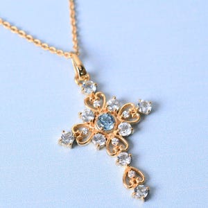 Aquamarijn kruishanger | Verjaardag Verjaardagscadeau voor haar | Aquamarijn ronde stenen kettinghanger | Damesketting | Cadeau voor speciaal iemand