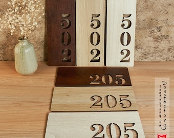 Placa moderna com número para porta, sinalização de endereço com números, placa de madeira com número da porta. Sinalização para hotel. Sinalização para empresa. Placa com número do quarto.