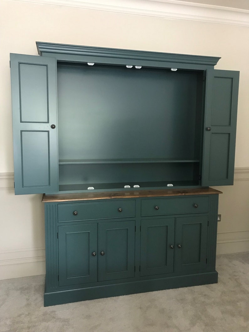 TV / Entertainment / Media Unit / Dresser With Bifold Doors, Drawers