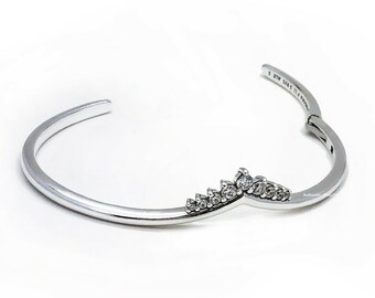 Tiara wishbone 2024 open bangle