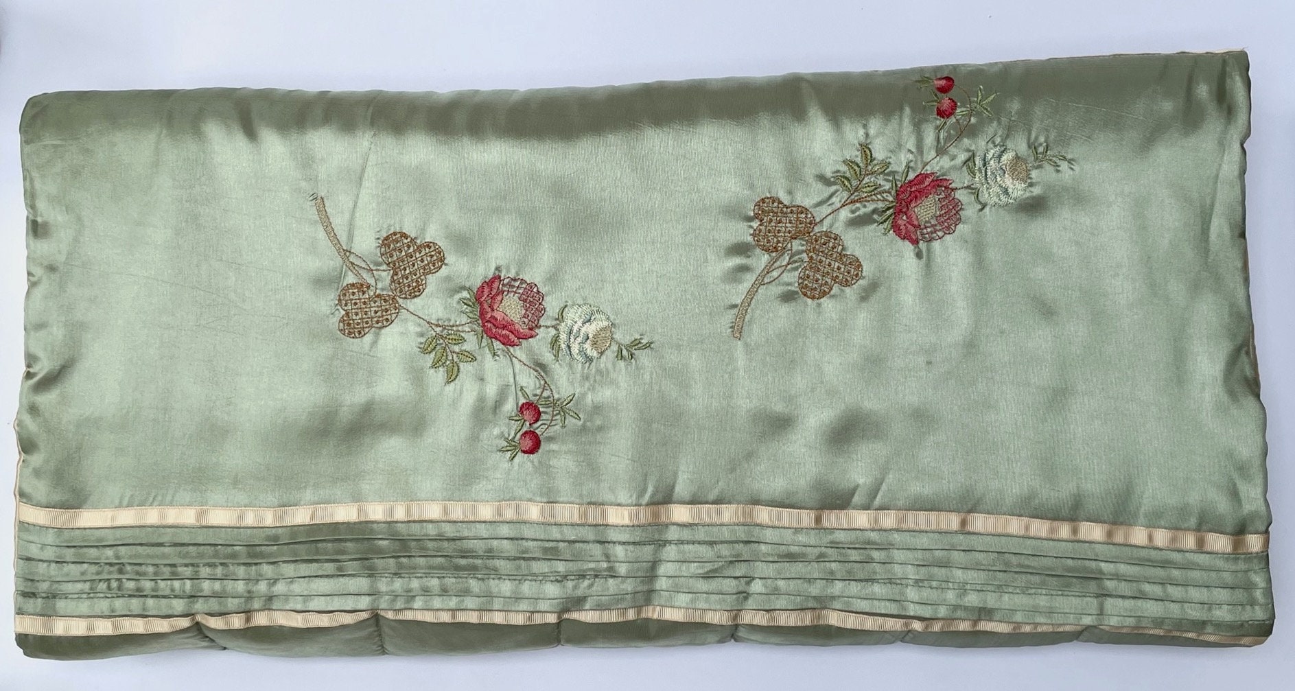 V&a quilted throw clearance