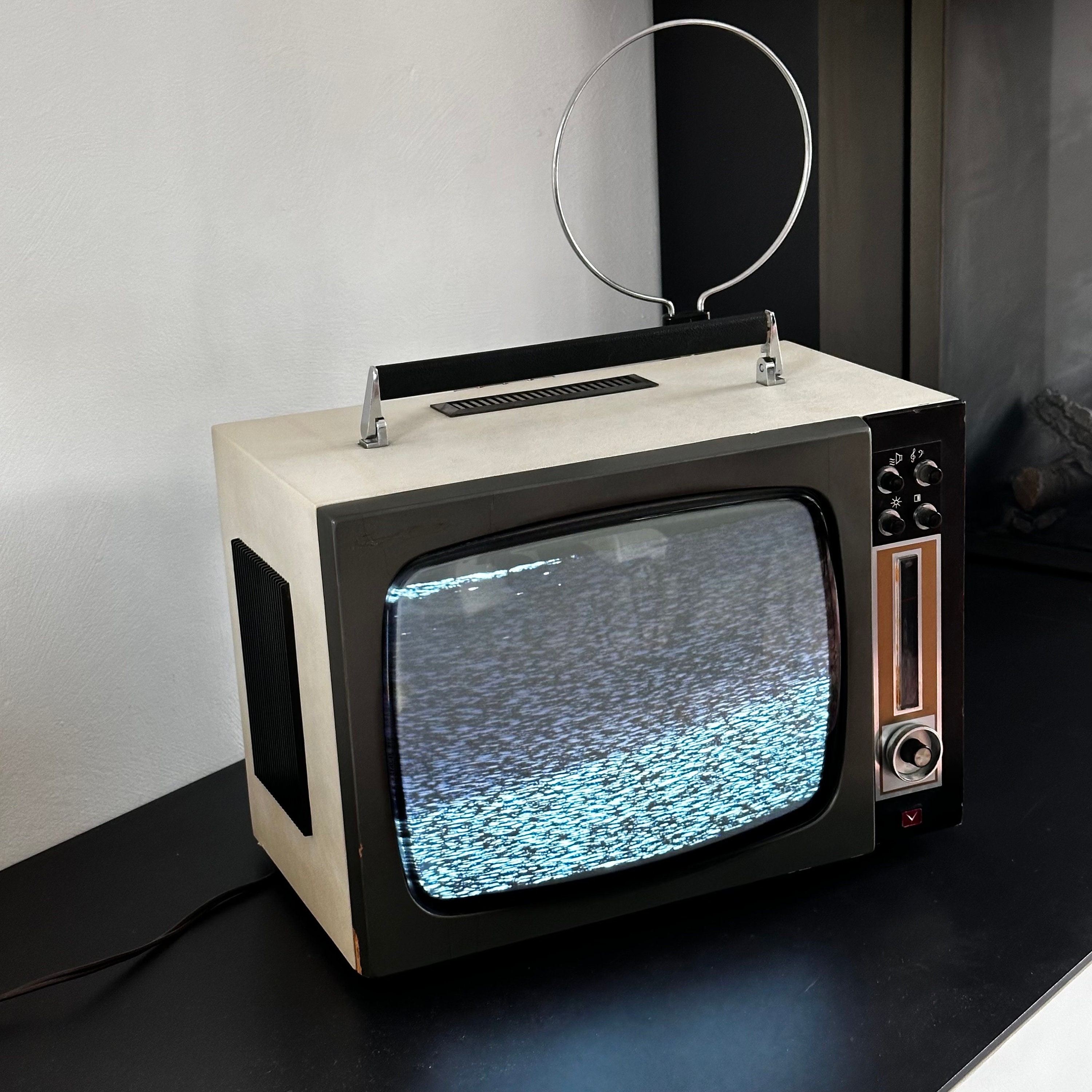 1960s vintage portable television - Etsy 日本