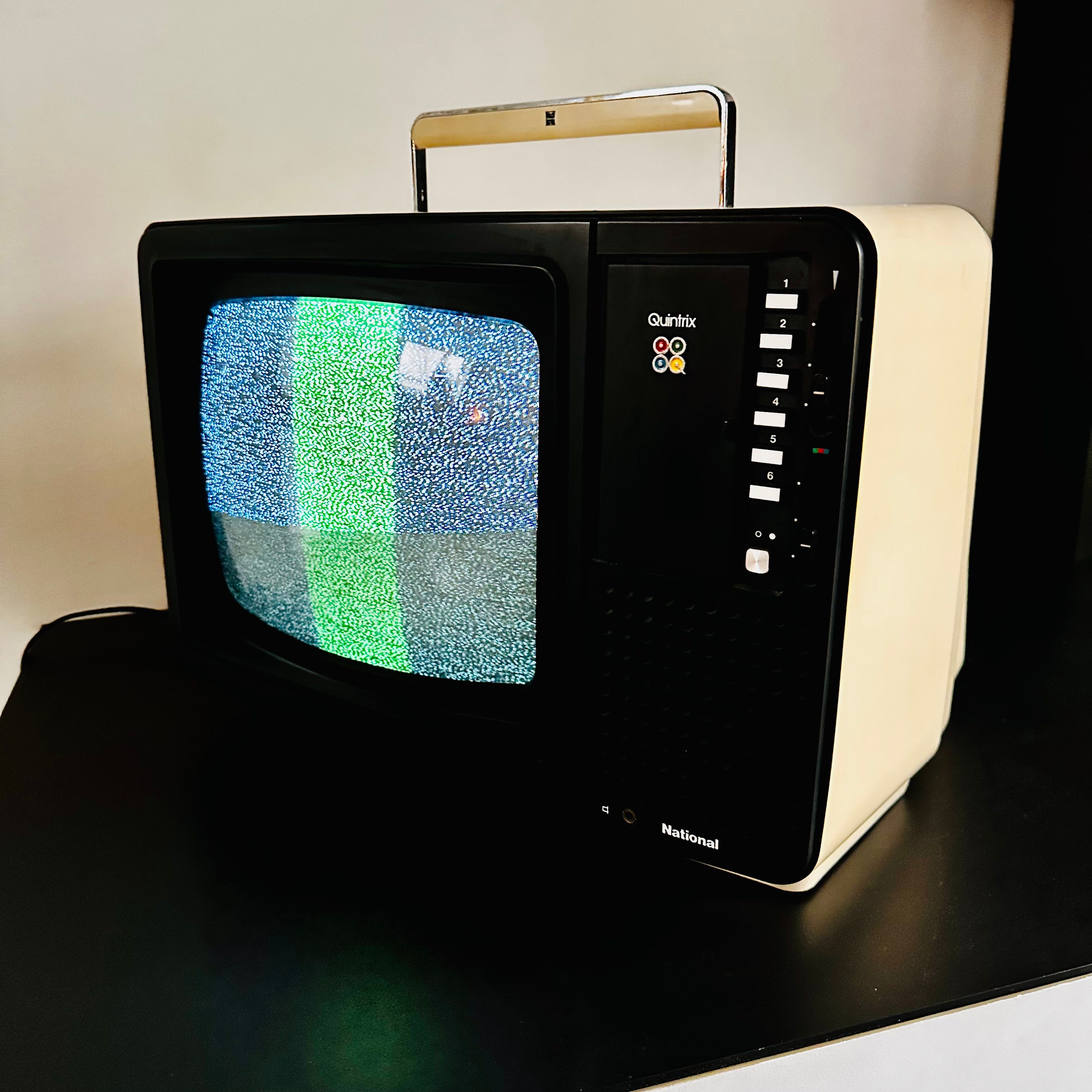 Vintage 70S Portable Color Tv 1975 - National Quintrix Model TC