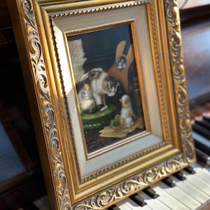 Concert des aristochats - Oeuvre d'art 1 sur 2 - Chatons et musique - Cadre baroque - Cadeau parfait
