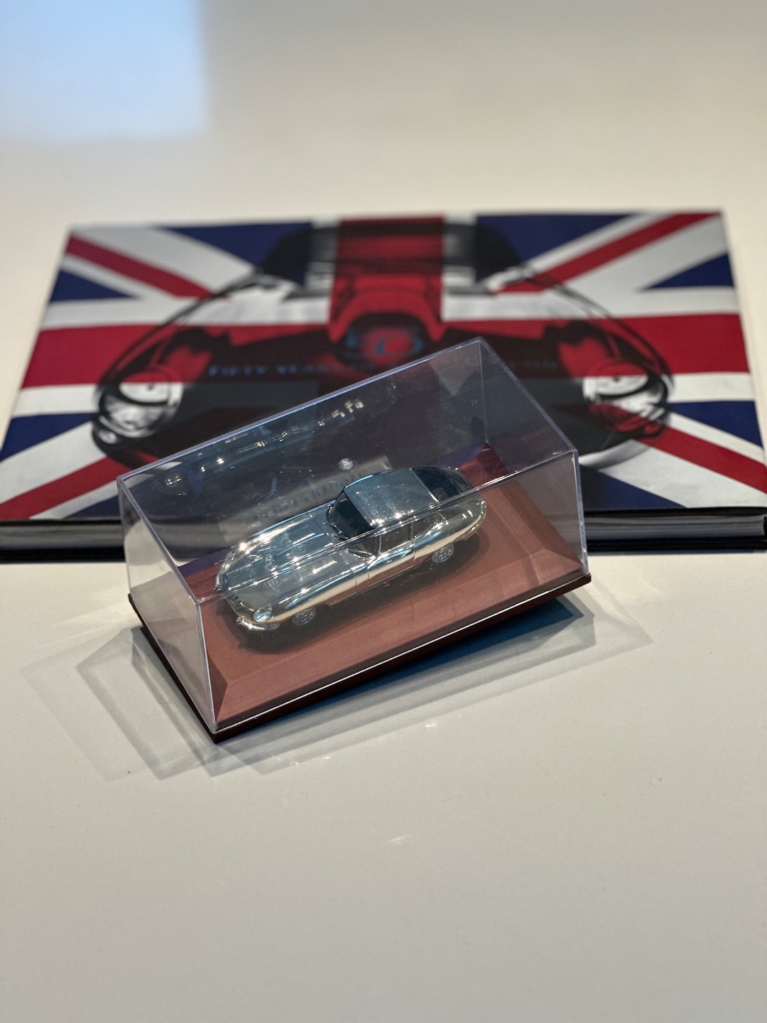 Jaguar E-type 50th Anniversary Set – Die-cast Model Car & Book