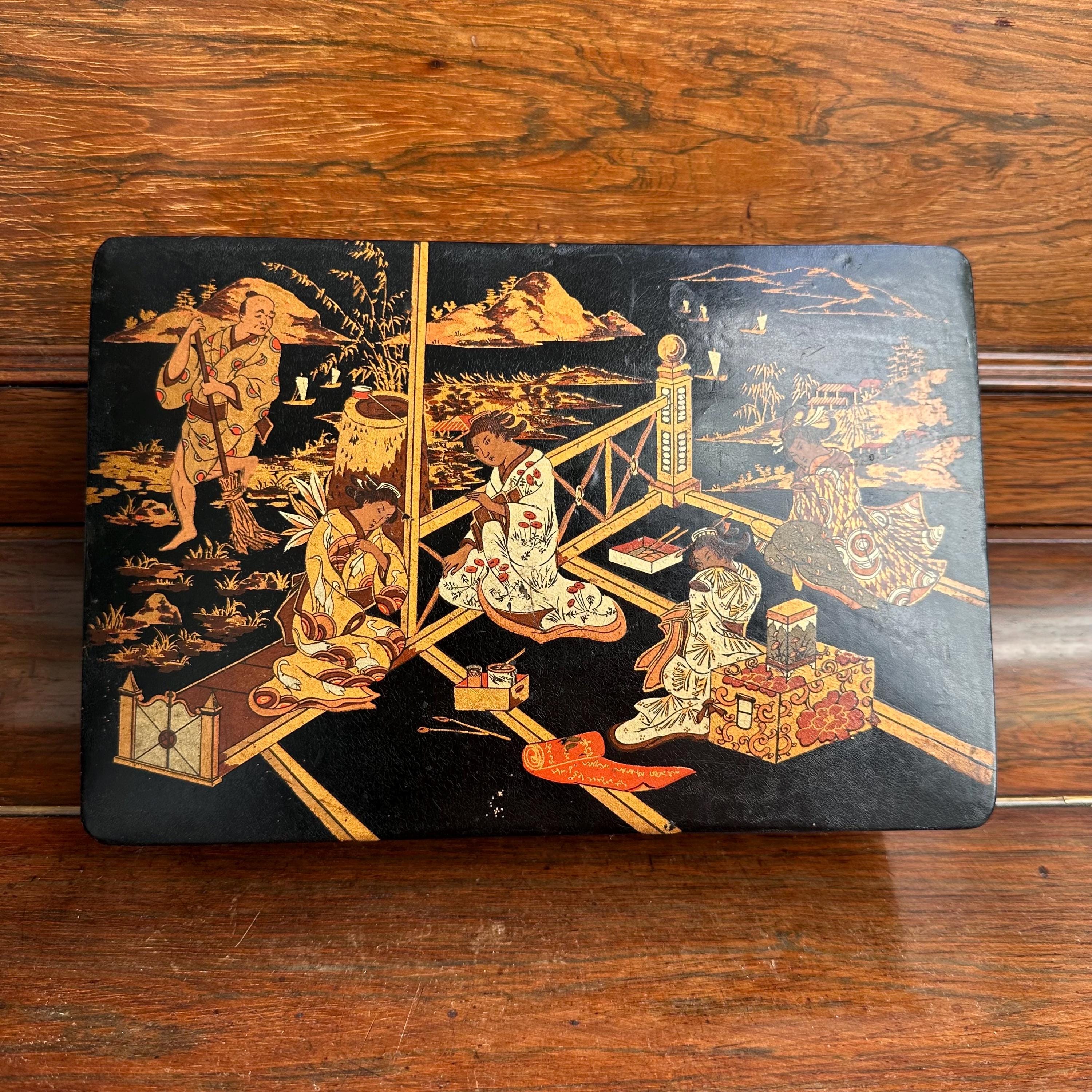 Antique Japanese Lacquer Box: Hand-painted Meiji Scene, Tea Caddy
