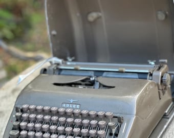 Remington Three Vintage 1929 Working Manual Portable Typewriter