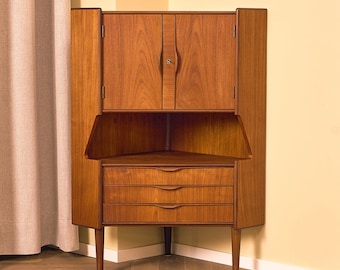 Danish corner bar cabinet in teak by Omann Jun Møbelfabrik