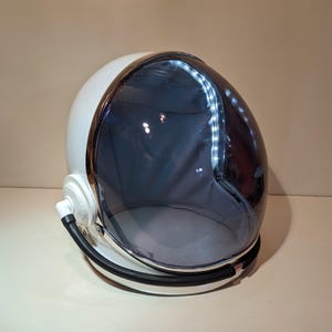 Capacete espacial LED com viseira grande *NOVO 2025