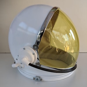 Capacete espacial com viseira colorida *NOVO 2025