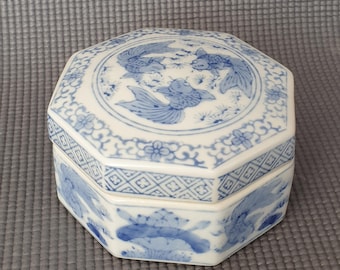 Vintage ca. 1970&#39;s Chine Fish Design on Blue & White Covered Trinket Box Porcelain 8-Sided