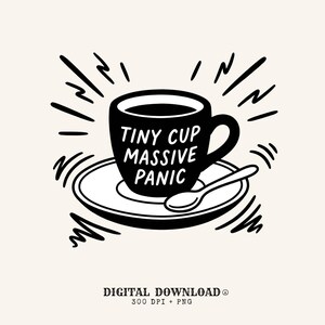 Może przedstawiać: Czarno-biała graficzna ilustracja filiżanki kawy na spodku z łyżeczką. Na filiżance znajduje się biały napis "TINY CUP MASSIVE PANIC". Wokół filiżanki widoczne są czarne linie sugerujące wibracje lub ruch całego naczynia.